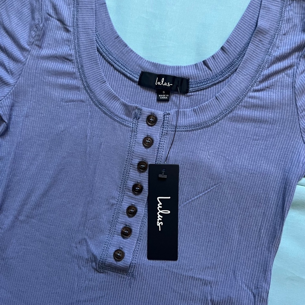 NWT Lulu's Blue Ribbed Henley Top - Picture 2 of 4